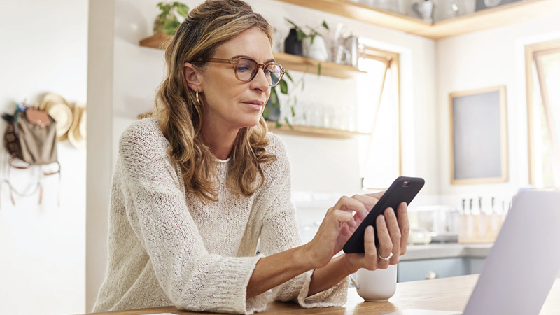 Women scrolling on her phone