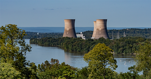 Photo of power plant on the Susquehanna River and Three Mile Island in Pennsylvania